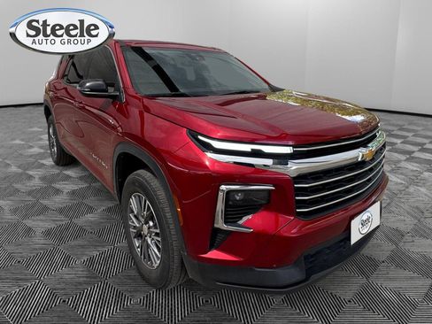 Used 2025 Chevrolet Traverse LT w/ LPO, Floor Liner Package FWD image 7