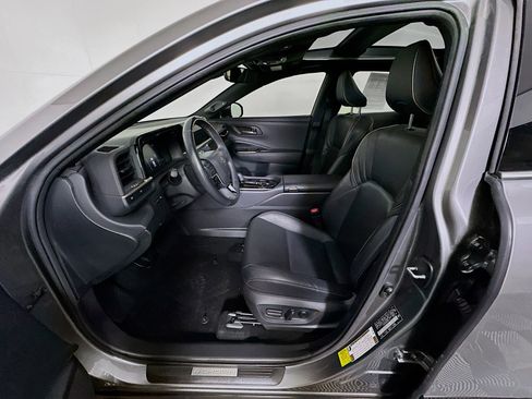 Used 2024 Toyota Crown Limited image 13