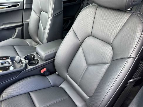 New 2025 Porsche Macan image 5