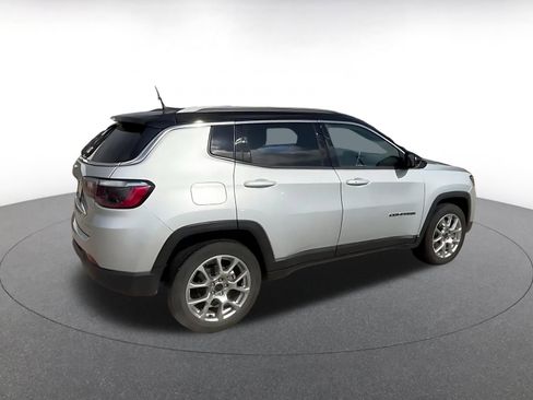 Used 2025 Jeep Compass Limited image 15