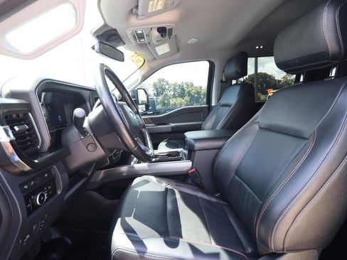 Used 2023 Ford F250 Lariat w/ Lariat Ultimate Package AWD/4WD image 2
