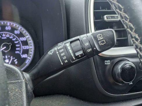 Used 2020 Hyundai Venue SEL w/ Convenience Package FWD image 27