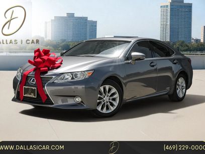 Used 2014 Lexus ES 300h w/ Luxury Package w/Bamboo Trim