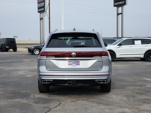 Used 2025 Volkswagen Atlas SEL Premium R-Line image 8