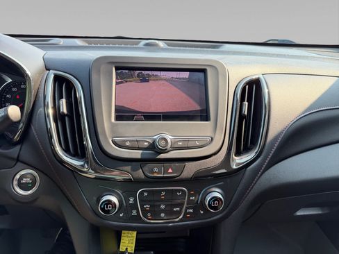Used 2023 Chevrolet Equinox RS AWD/4WD image 16