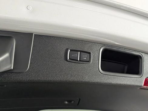 New 2026 Porsche Macan AWD/4WD image 17