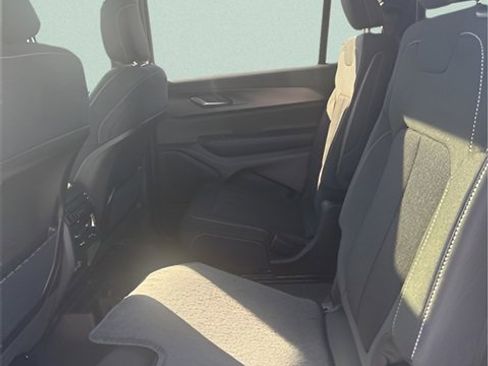 New 2025 Jeep Grand Cherokee L Laredo image 21