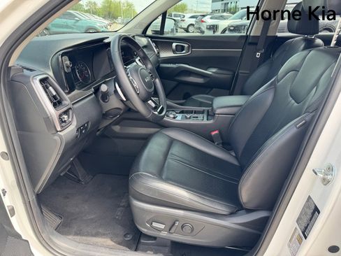 Certified 2022 Kia Sorento EX w/ Panoramic Sunroof Package AWD/4WD image 9