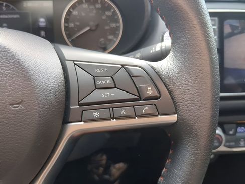 Used 2022 Nissan Versa SR w/ Convenience Package image 31