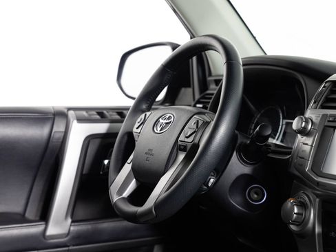 Used 2019 Toyota 4Runner SR5 AWD/4WD image 24