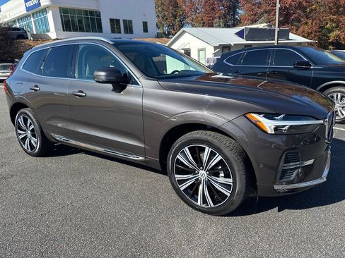 Certified 2023 Volvo XC60 B5 Plus w/ Protection Package Premier image 9