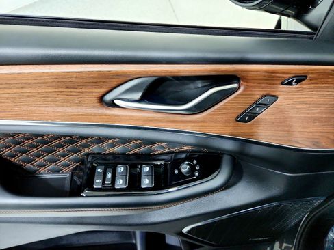 Used 2022 Jeep Grand Cherokee Summit image 12