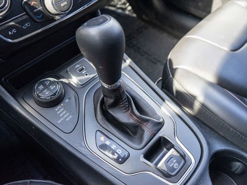 Used 2019 Jeep Cherokee Trailhawk w/ Cold Weather Group image 20