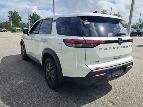 Certified 2023 Nissan Pathfinder S FWD image 8