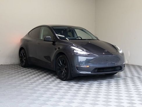 Used 2024 Tesla Model Y Long Range AWD/4WD image 6