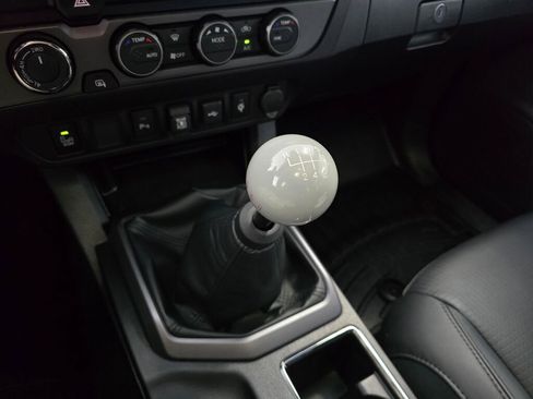 Used 2023 Toyota Tacoma TRD Off-Road w/ TRD Premium Off Road Package image 34