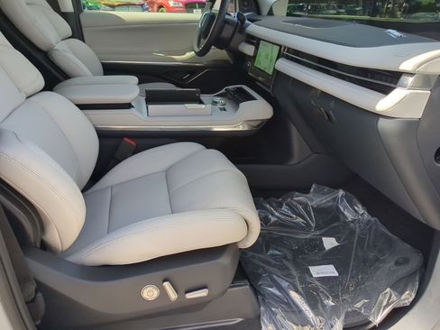 New 2026 Lincoln Navigator Premiere image 24