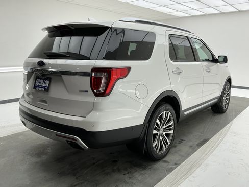 Used 2017 Ford Explorer Platinum image 4