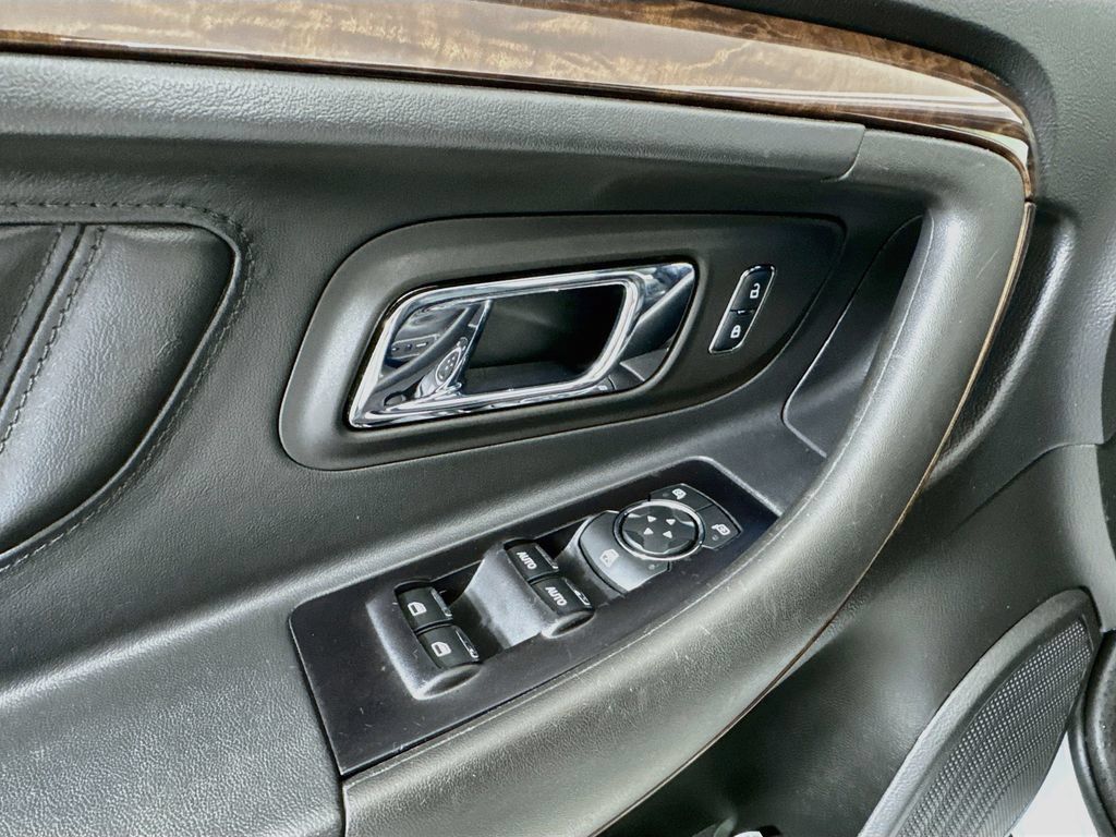 Used 2018 Ford Taurus Limited w/ Driver Assist Package AWD/4WD image 15