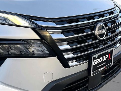 Used 2025 Nissan Rogue SV AWD/4WD image 29