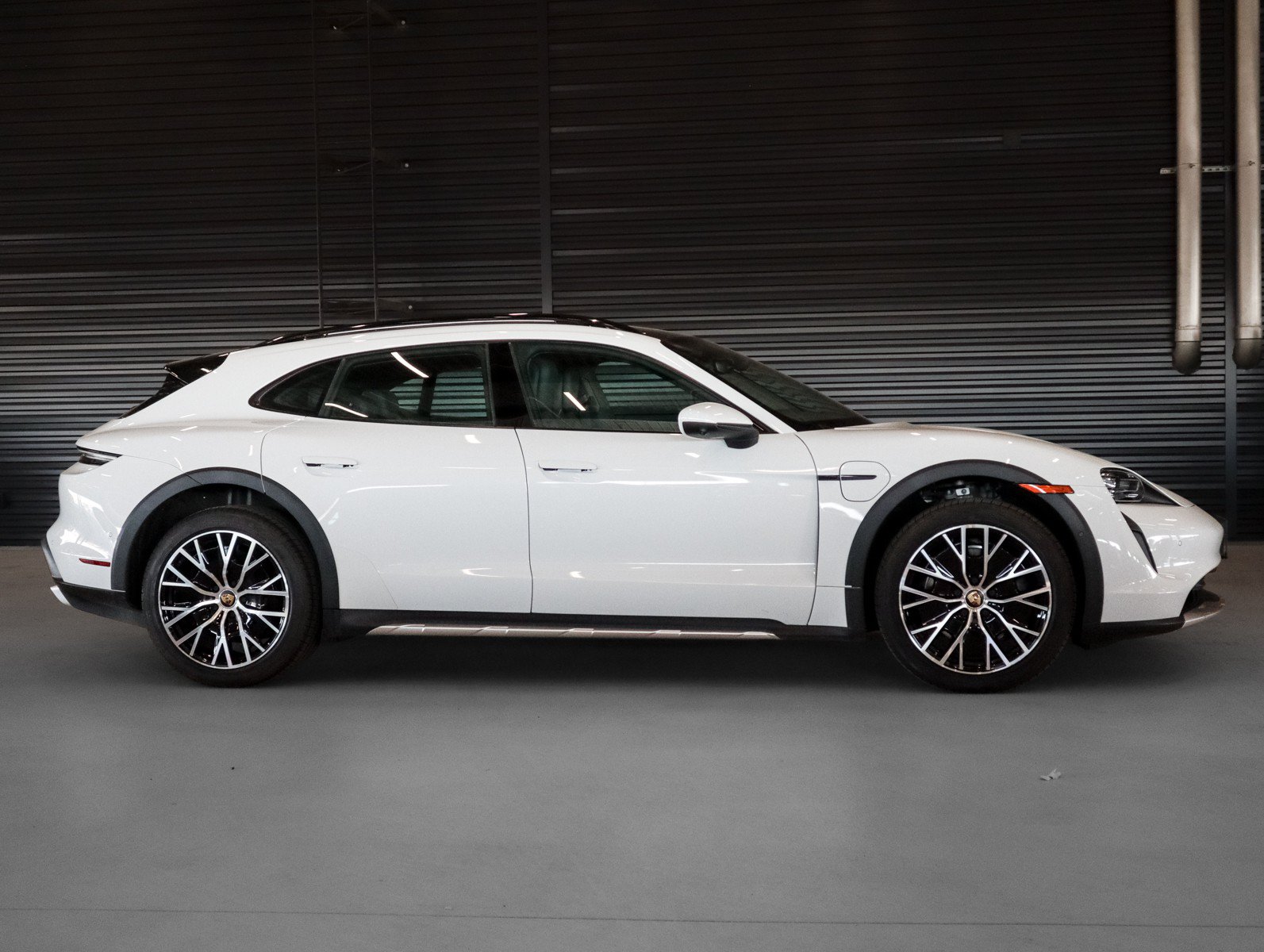 Used 2024 Porsche Taycan 4 Cross Turismo AWD/4WD image 11