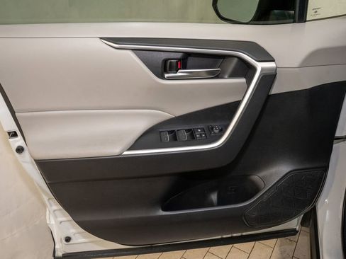 Used 2022 Toyota RAV4 XLE image 13