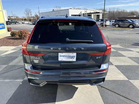 Used 2025 Volvo XC60 B5 Plus image 9