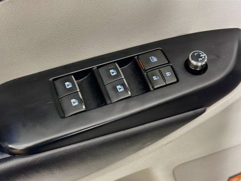 Used 2018 Toyota Highlander Limited FWD image 19