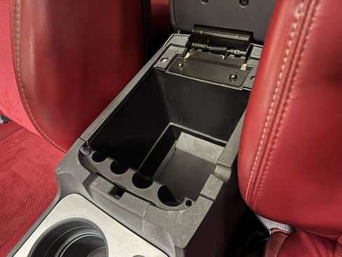 Used 2013 Dodge Challenger SRT8 w/ Harman Kardon Audio Group image 35