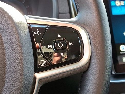 Used 2025 Volvo XC90 B6 Plus image 22