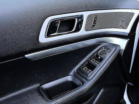 Used 2014 Ford Explorer XLT FWD image 8