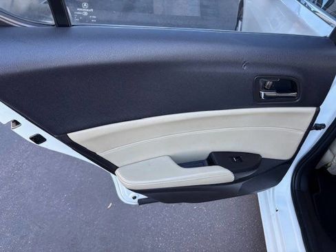 Used 2014 Acura ILX 2.0L w/Premium 4dr Sedan Packa image 19