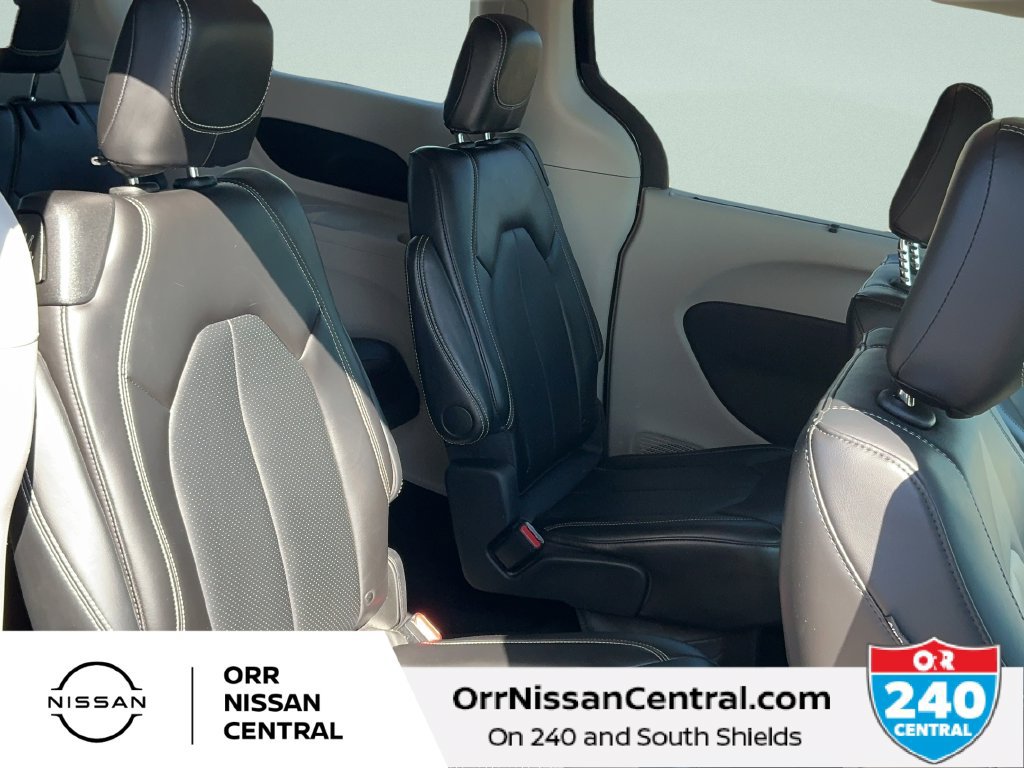 Used 2024 Chrysler Pacifica Touring-L FWD image 12
