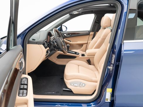 Certified 2026 Porsche Macan AWD/4WD image 18