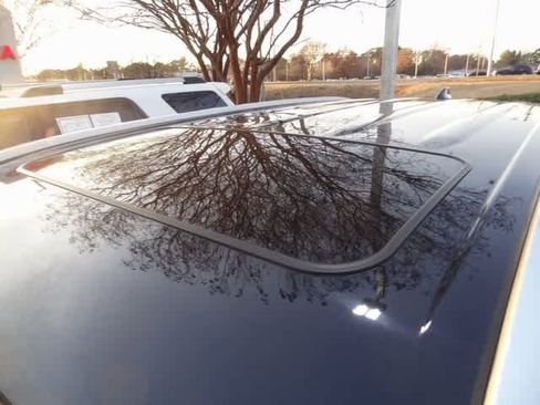 Used 2023 Toyota Highlander XLE image 15