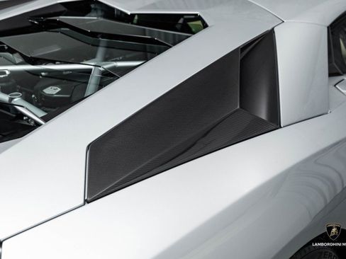 Used 2018 Lamborghini Aventador S image 41