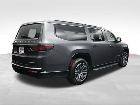 Used 2024 Jeep Wagoneer L Series II w/ Flexible Seating Group AWD/4WD image 5