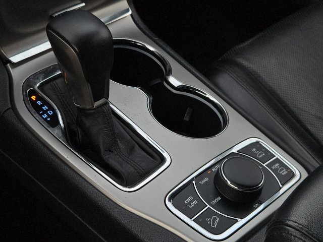 Used 2018 Jeep Grand Cherokee Overland AWD/4WD image 23