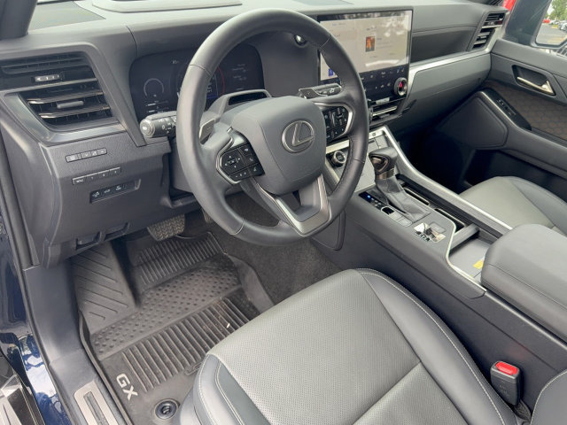 Used 2025 Lexus GX 550 w/ Accessory Package (2T) AWD/4WD image 16