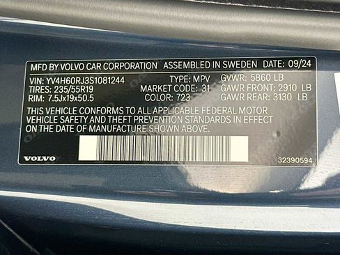 Used 2025 Volvo XC60 T8 Core image 27