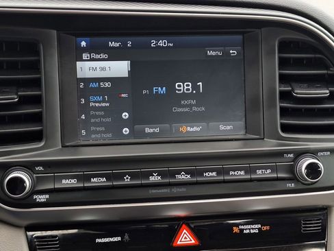 Used 2020 Hyundai Elantra SEL image 19