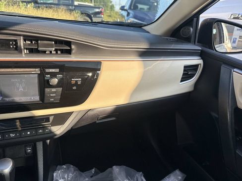 Used 2016 Toyota Corolla LE FWD image 12