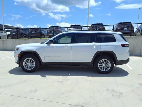 Used 2024 Jeep Grand Cherokee L Laredo AWD/4WD image 8