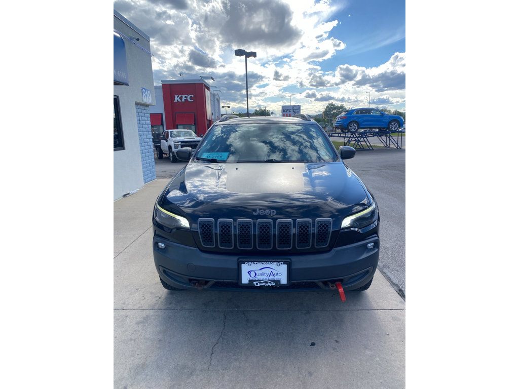 Used 2019 Jeep Cherokee Trailhawk AWD/4WD image 3