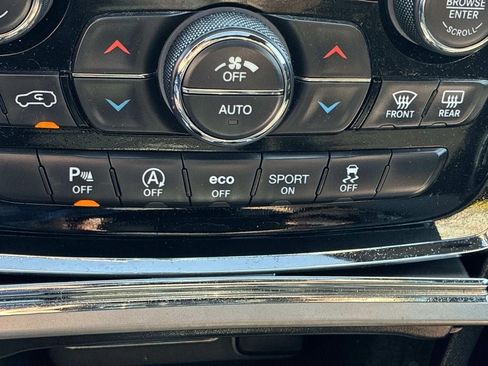 Certified 2021 Jeep Grand Cherokee Laredo X AWD/4WD image 30