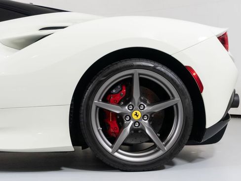 Used 2020 Ferrari F8 Tributo RWD image 14