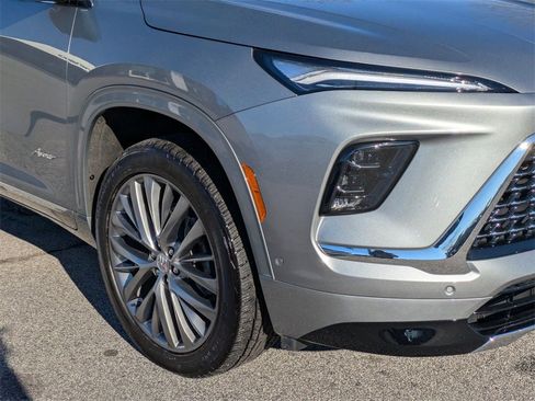 Certified 2025 Buick Enclave Avenir w/ Super Cruise Package image 9