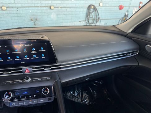 Used 2025 Hyundai Elantra Limited image 36