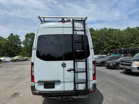 Used 2022 Mercedes-Benz Sprinter 2500 image 9