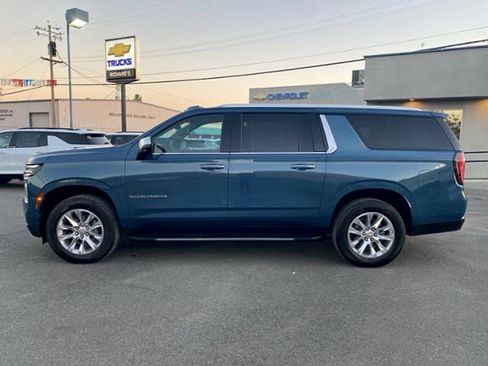 Used 2025 Chevrolet Suburban Premier RWD image 8